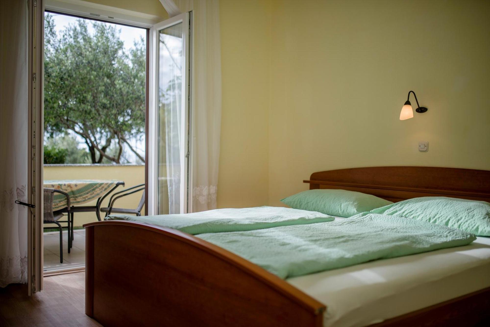 Apartments By The Sea Supetarska Draga - Donja, Rab - 11769 Pokój zdjęcie