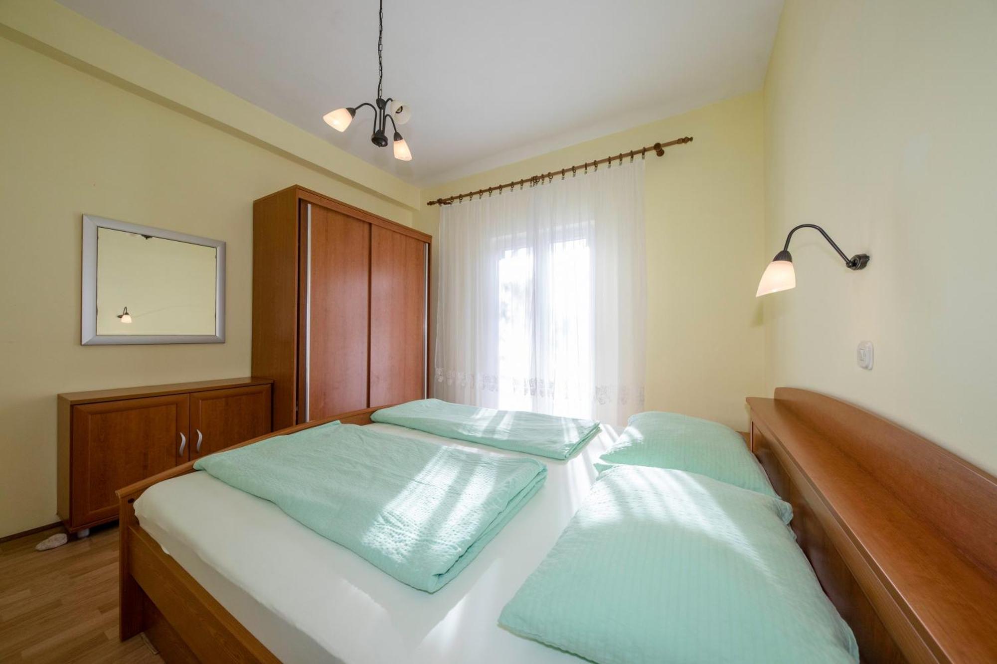 Apartments By The Sea Supetarska Draga - Donja, Rab - 11769 Pokój zdjęcie